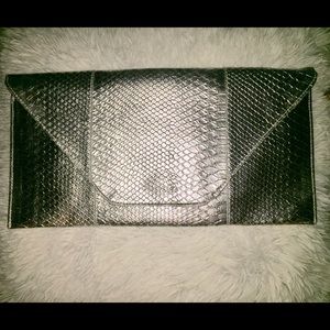 SILVER METALLIC CLUTCH
